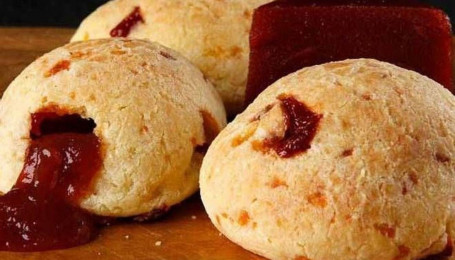 Pao De Queijo Com Goiabada