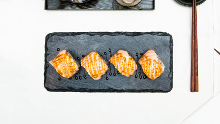 Aburi Salmon Roll (4 Pieces)