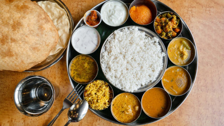 Saravanaa Special Meals Combo (Thali)
