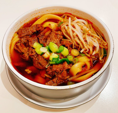 Taiwanese Red-Braised Beef Noodles: Tomato Tái Wān Fān Jiā Dāo Xuē Niú Ròu Miàn