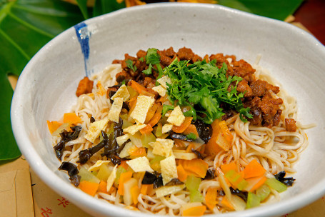 Hand-Pulled Noddles With Qishan Pork Sauce (Spicy) Qí Shān Gàn Bàn Miàn