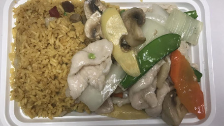 L 3. Moo Goo Gai Pan