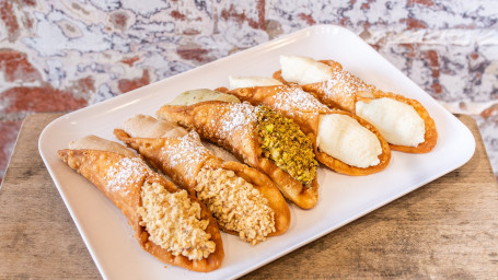 5 Cannoli With Fresh Ricotta Fillings