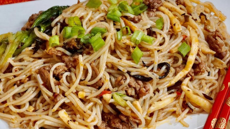 Niú Ròu Chǎo Xiāng Là Luó Sī Fěn Stir-Fried Beef Spicy Snails Rice Noodle