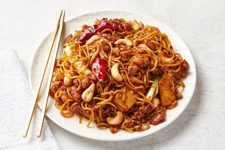 Kung Pao Chicken Noodle With Egg And Cashew Nuts