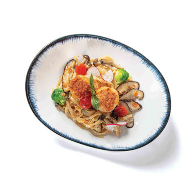 Wū Yú Zi Yuán Bèi Shǒu Zuò Miàn Handmade Noodles With Mullet Row And Scallop