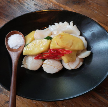 Sautéed Scallop Squid With Pineapple In Sea Salt Lemongrass Olive Oil