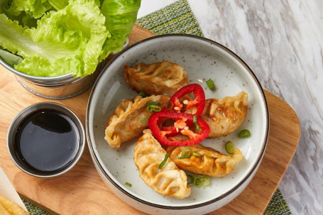 Deep Fried Dumplings Zhū Ròu Jiǎo Zi Pèi Shēng Cài Bāo