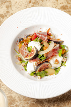 Burrata Figs Salad Bù Lā Tǎ Zhī Shì Shā Lǜ Pèi Wú Huā Guǒ Jí Xìng Rén