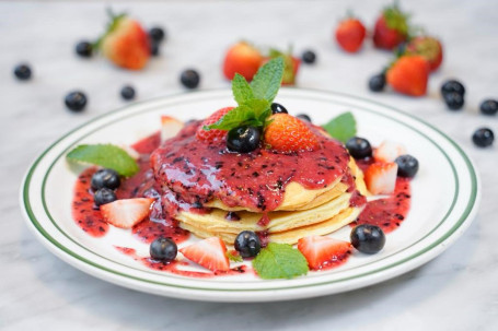 Xiān Zá Méi Wú Táng Xìng Rén Fěn Dàn Bái Bān Jǐ Pèi Wú Táng Zá Méi Jiàng Mixed Berries Sugar Free Almond Flour Egg White Pancakes With Sugar Free Berry Sauce