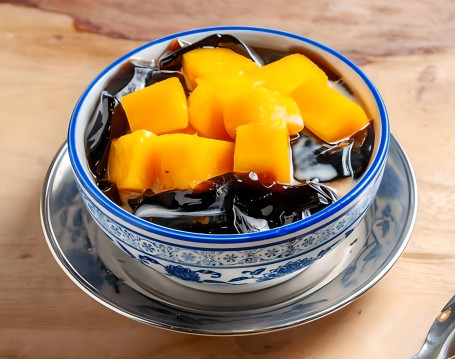 Máng Guǒ Xiān Cǎo Dòng Grass Jelly With Chopped Mango
