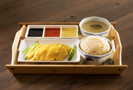 Wú Gǔ Hǎi Nán Jī Pèi Yóu Fàn Boneless Hainanese Chicken Rice