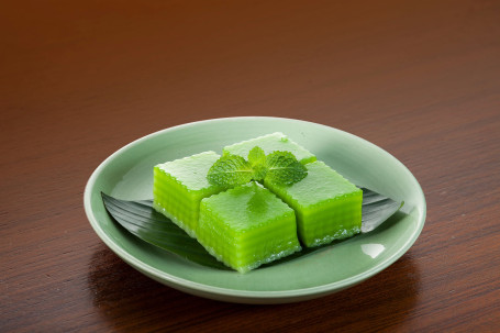 Thai Pandan Layer Cake Tài Shì Bān Lán Qiān Céng Gāo