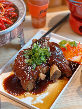 Red Braised Pork Knuckle With Lip Tingling Sauce （Whole Knuckle） Hóng Shāo Hǔ Pí Zhǒu Zi #081