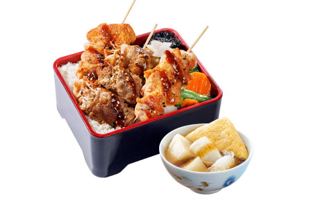 Chuàn Wù Yù Shàn Sōng Jīn Gū Niú Ròu Juǎn Jí Shāo Jī Chuàn Biàn Dāng Pèi Mí Nǐ Guān Dōng Zhǔ Enoki Mushroom Beef Roll Yakitori Bento With Mini Oden