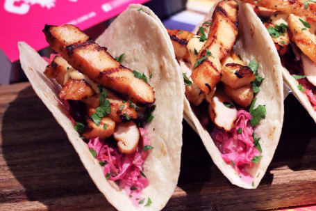 [2Pcs] Tacos (Grilled Chicken Kǎo Jī Ròu Mò Xī Gē Jiā Bǐng