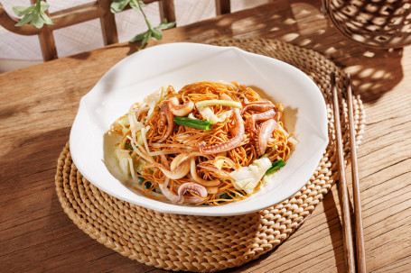 Tóu Chōu Lóng Xū Chǎo Miàn Stir-Fried Noodles With Soy Sauce