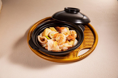 Bào Zhī Dài Zi Hǎi Xiān Dòu Fǔ Bāo Braised Scallops, Seafood And Tofu In Hot Pot