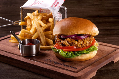 Bbq Pulled Pork Burger With French Fries Màn Kǎo Shǒu Sī Zhū Ròu Hàn Bǎo Pèi Shǔ Tiáo