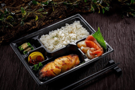 Tè Xuǎn Cì Shēn Pèi Dié Yú Xī Jīng Shāo Biàn Dāng Assorted Sashimi With Grilled Halibut Saikyo Miso Bento