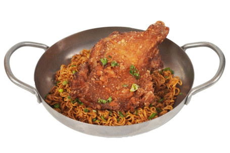 Xiāng Gǎng Zhà Jī Pí Lāo Cōng Yóu Gōng Zǐ Miàn Hong Kong Fried Chicken Drumsticks With Instant Noodles