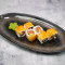 Salmon and Avocado Roll (6 Pieces) sān wén yú niú yóu guǒ juǎn