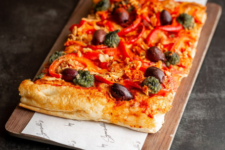 Vegan Red Peppers, Paprika, Garlic And Parsley Sauce Pizza