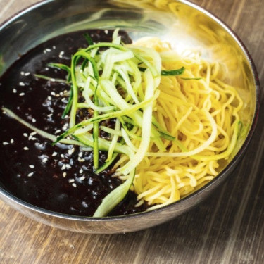 Zhà Jiàng Miàn Jajangmyeon (Korean Thick Sauce Noodle)