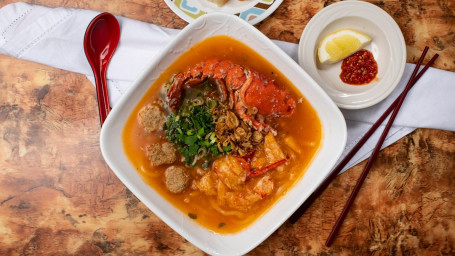 5. Bánh Canh Lobster, Cua, Chả Cá (Udon With Half Lobster, Crab, Fish Cake)