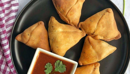 Veg Samosa (2Pcs Per Order)