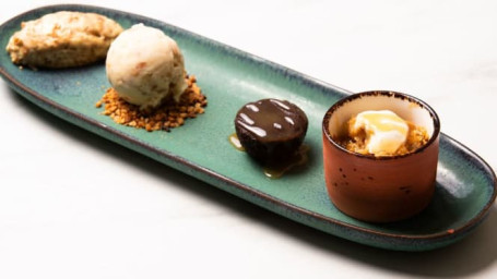 Café Gourmand : Mousse Chocolat Blanc, Pomme Caramel Isigny, Glace Vanille Macadamia, Fondant Choco