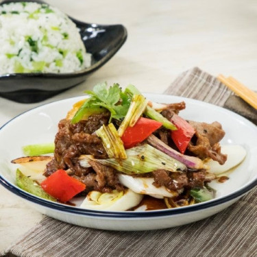 Jīng Cōng Niú Ròu Stir-Fried Beef And Leeks