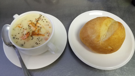 House-Made Seafood Chowder Soup With Bun