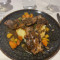 L' agneau, braisé à la provençale et son jus de cuisson