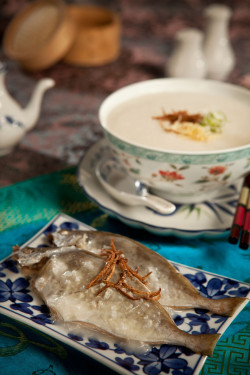 Yuǎn Nián Chén Pí Ní Měng Zhōu Spinefoot With Dried Tangerine Peel Congee