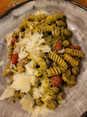 Fusilli Pesto Tomates Cerises Grillées