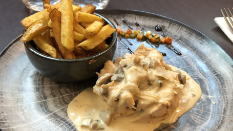 Emincé De Blanc De Poulet, Sauce Normande, Frites