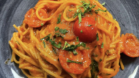 Spaghetti Pomodoro E Basilico O All’arrabbiata