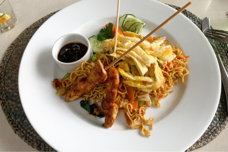 Satay Chicken Chow Mein Shā Diē Jī Chuàn Chǎo Miàn