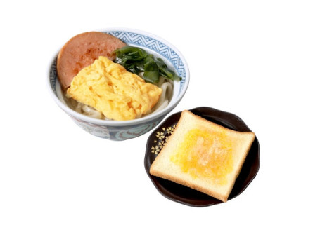 Wǔ Cān Ròu Nèn Huá Chǎo Dàn Chū Qián Yī Dīng Kūn Bù Zàn Qí Wū Dōng Pèi Duō Shì Luncheon Meat And Scrambled Egg With Demae Ramen Kelp Sanuki Udon And Toast