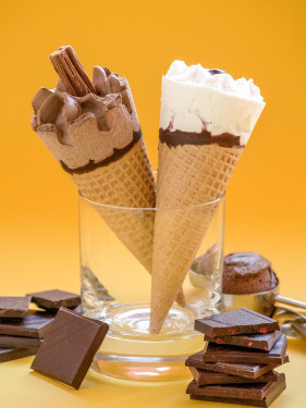 Shake À La Crème Glacée À La Main Ou Chocolat Au Malt