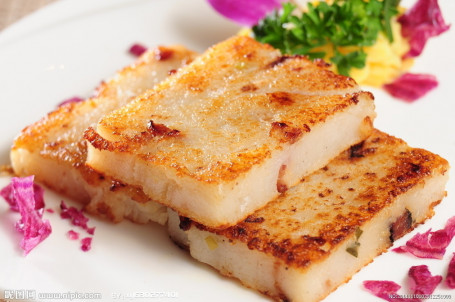 D5. Pan-Fried Turnip Cake （3） Xiāng Jiān Luó Bo Gāo