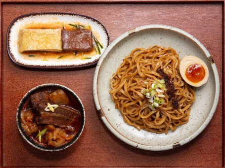 Tái Shì Má Là Gǔ Zǎo Hóng Shāo Niú Ròu Shǒu Gōng Bàn Miàn Noodles With Spicy Stewed Beef With Tendon