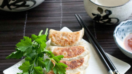 Beef Gyoza (5 Pieces) Jiǎo Zi