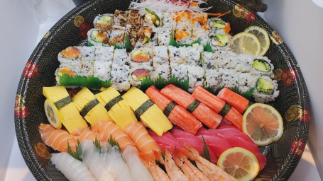 Assorted Sushi Maki D (64 Pieces)