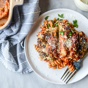 Pâtes Au Poulet Parmesan Cuites Au Four