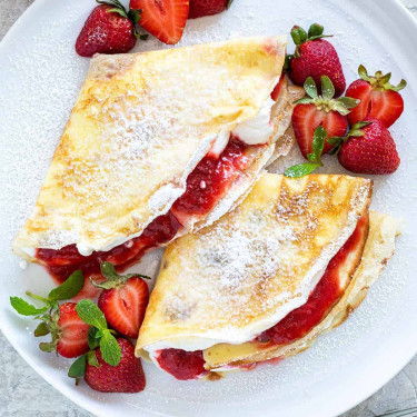 Crêpe À La Fraise Et À La Vanille