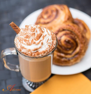 Latte À La Cannelle Enroulée