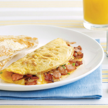 Omelette Au Bacon Et Au Fromage