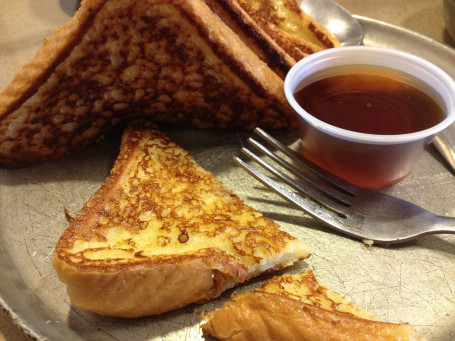 Bâtonnets De Pain Perdu Avec Boisson Au Sirop